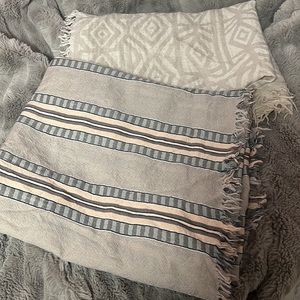 BUNDLE Aritzia scarves